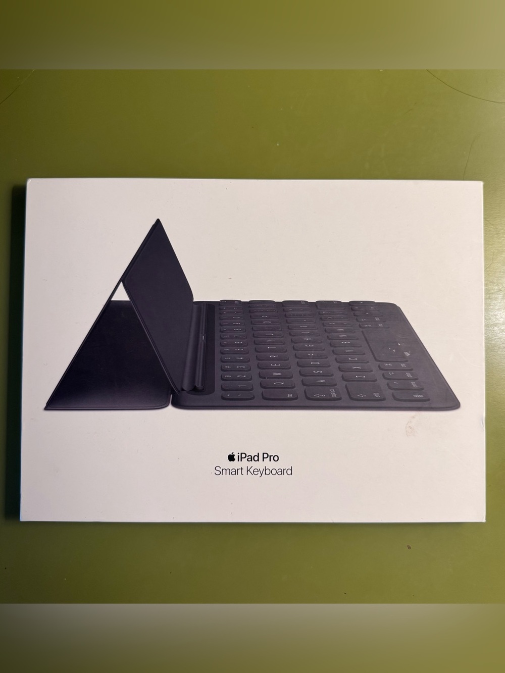 Apple Smart Keyboard for iPad Pro 10.5” iPad Air 3 A1829 MPTL2LL/A NEW. In great